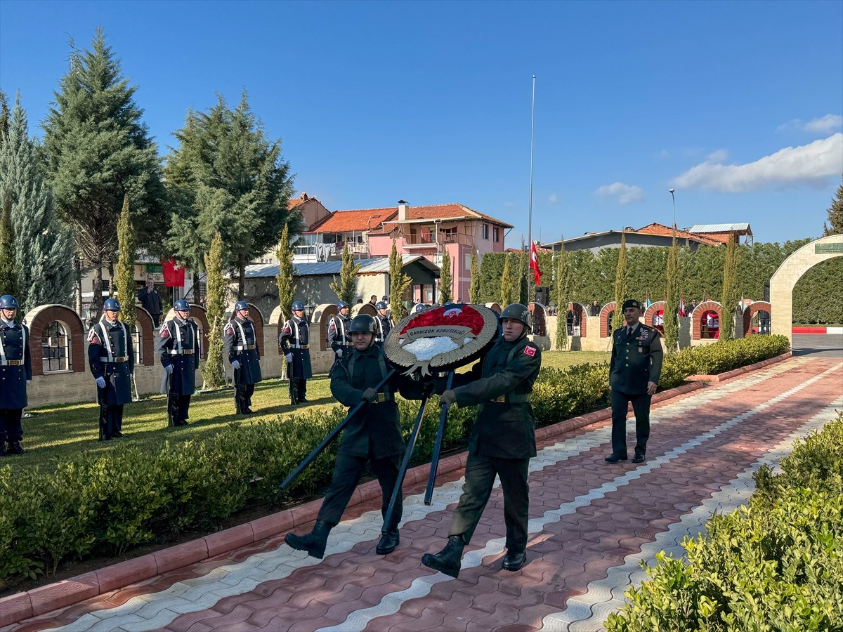 Uşak'ta 18 Mart Şehitleri Anma Günü ve Çanakkale Deniz Zaferi'nin 110. yıl dönümü dolayısıyla...