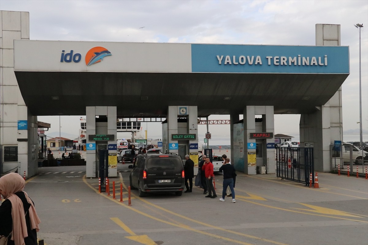 Yenikapı-Yalova seferini yapan İDO'ya ait Yavuz Sultan Selim Feribotu, henüz bilinmeyen bir...