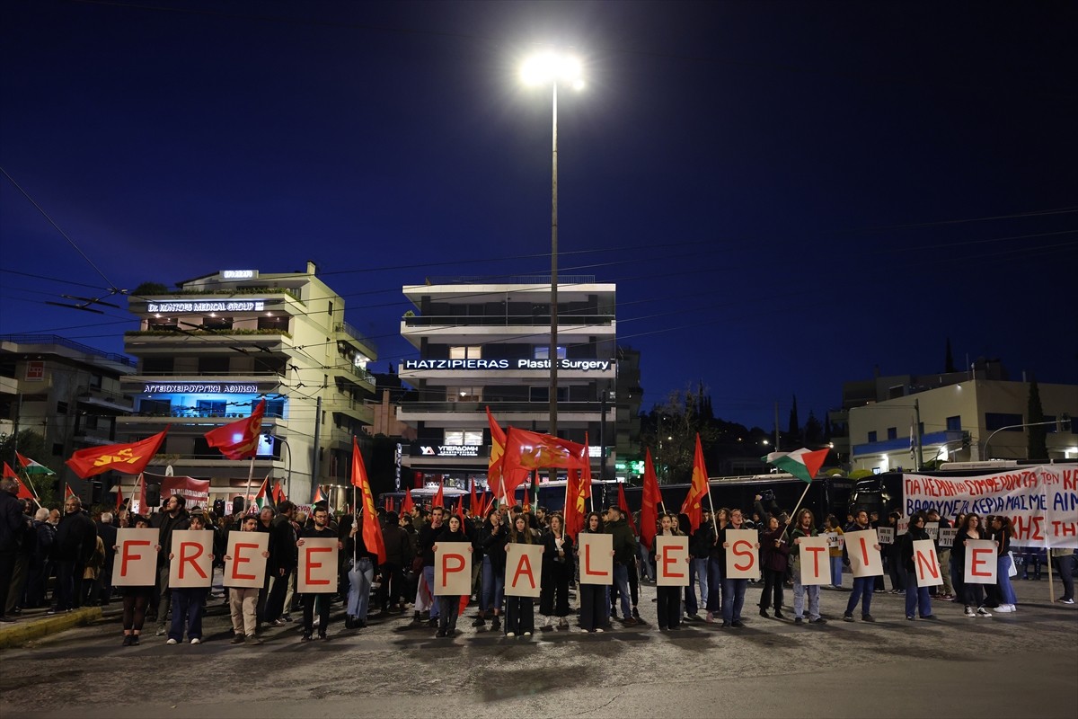 Yunanistan'ın başkenti Atina'da, İsrail Büyükelçiliği önünde Filistin halkına destek gösterisi...