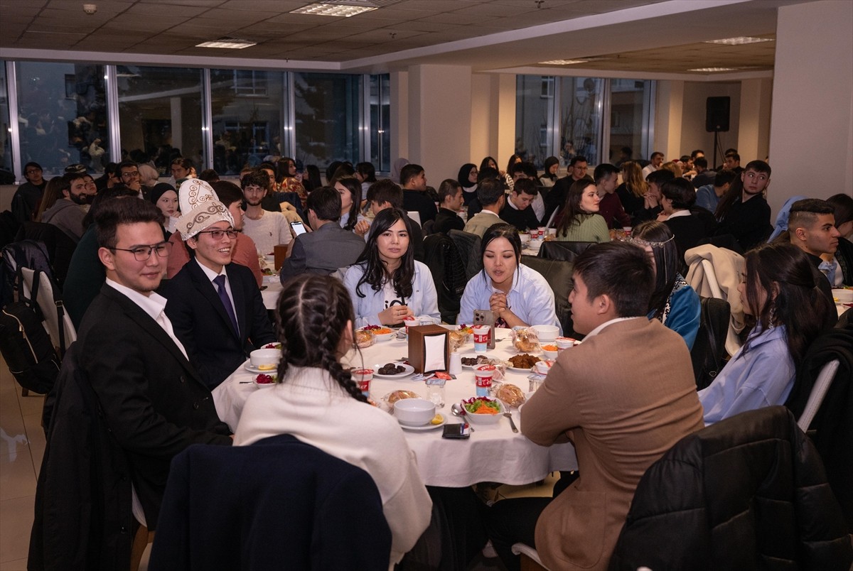 Yurtdışı Türkler ve Akraba Topluluklar Başkanlığının (YTB) Türkiye Bursları'ndan faydalanan...