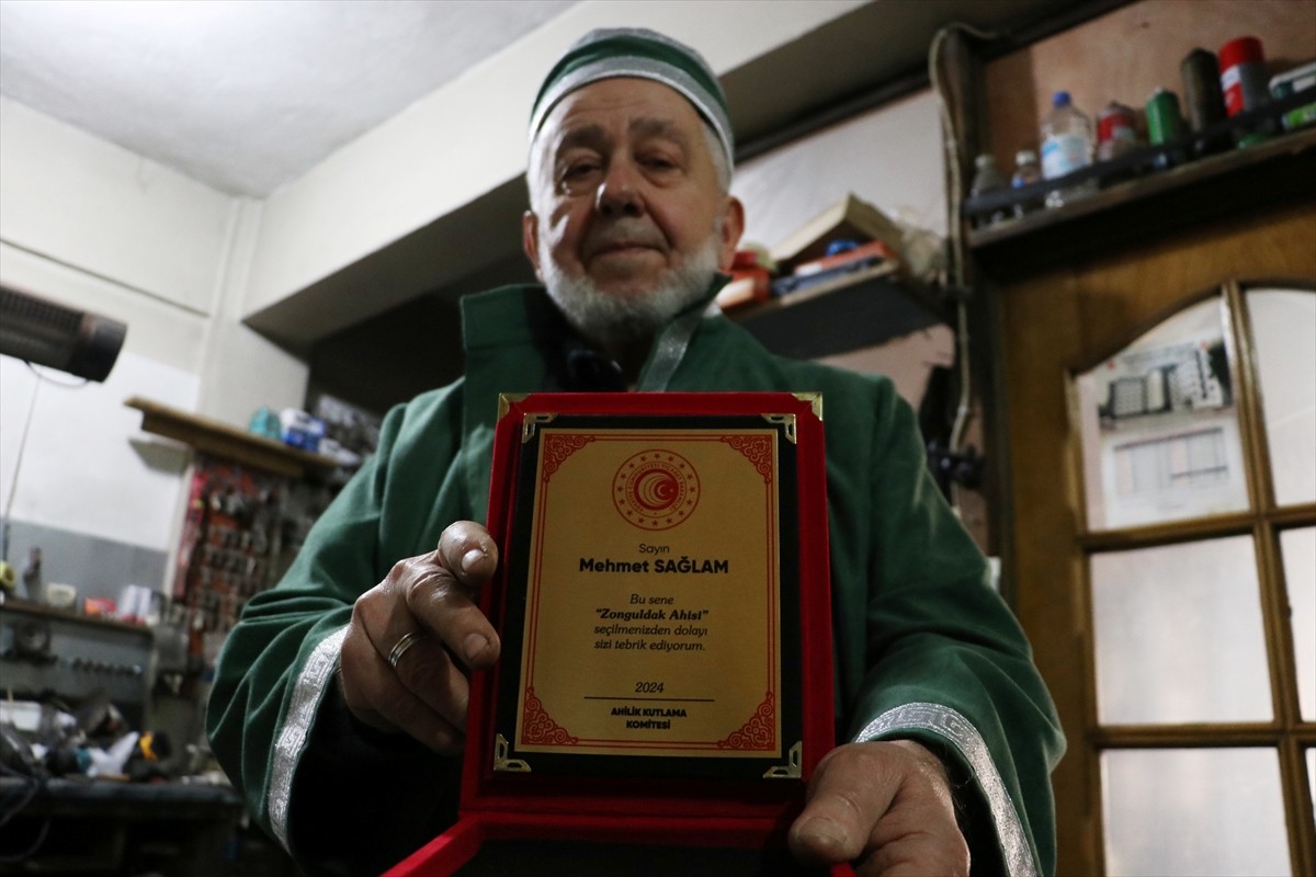 Zonguldak'ta 45 yılı geride bıraktığı meslek hayatında 2024'te "Yılın Ahisi" ödülüyle...