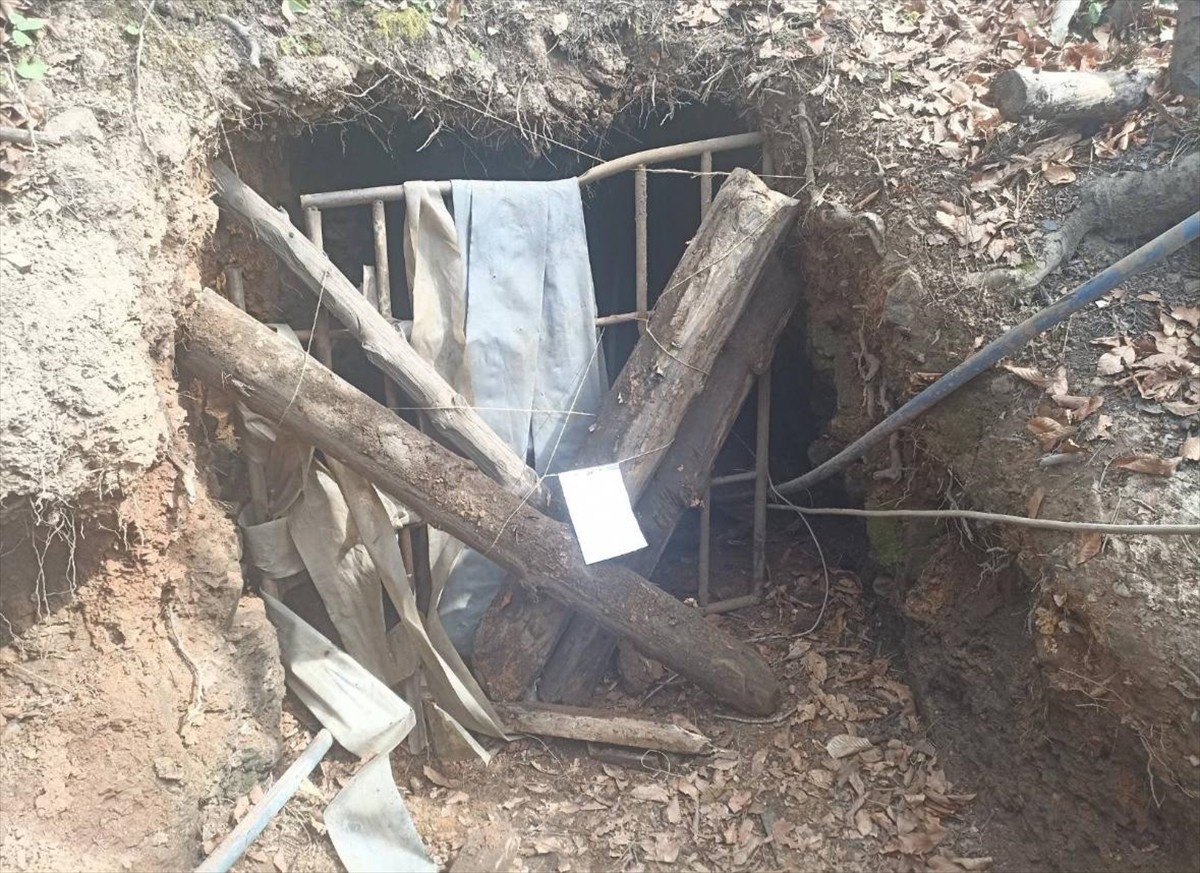 Zonguldak'ta ruhsatsız işletildiği belirlenen 10 maden ocağı imha edildi.