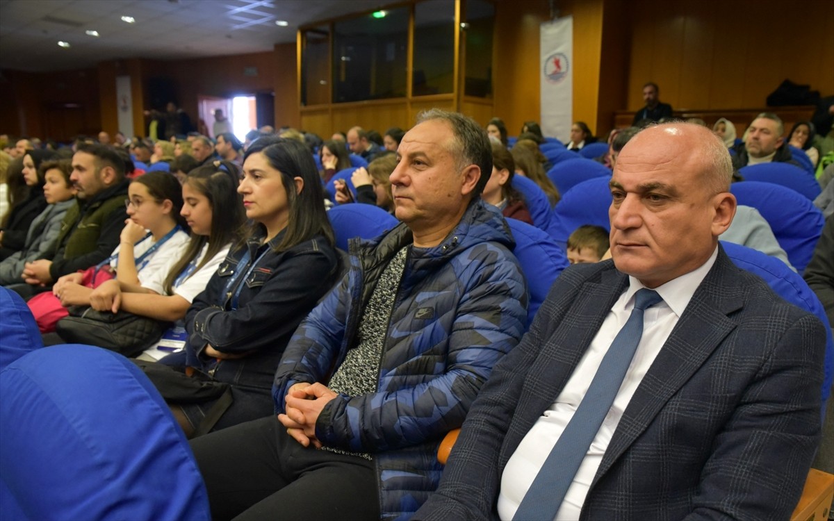 19. TÜBİTAK Ortaokul Öğrencileri Araştırma Projeleri Bölge Yarışması Samsun'da düzenlenen ödül...