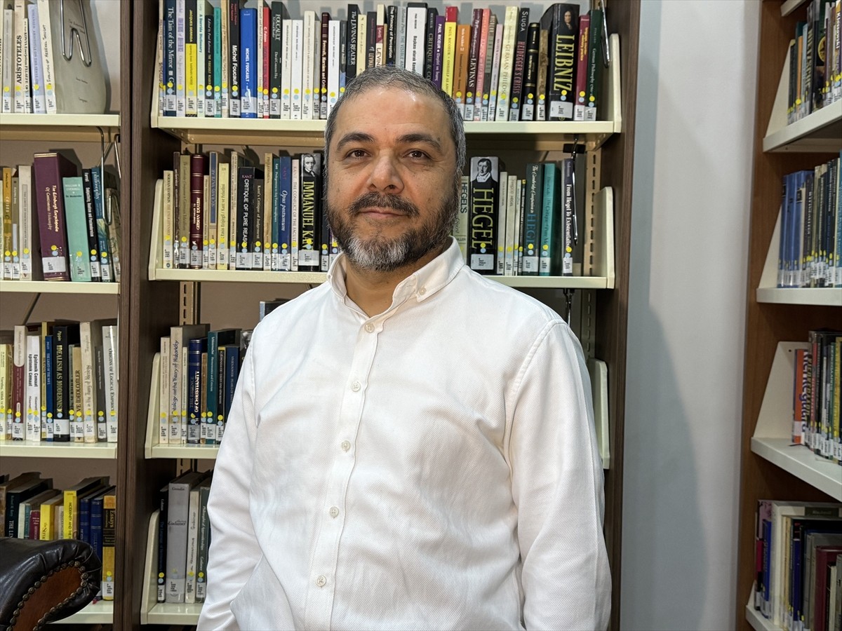 AA Kitap, uluslararası ilişkiler ve diplomasi alanında önemli bir boşluğu dolduran "Uluslararası...