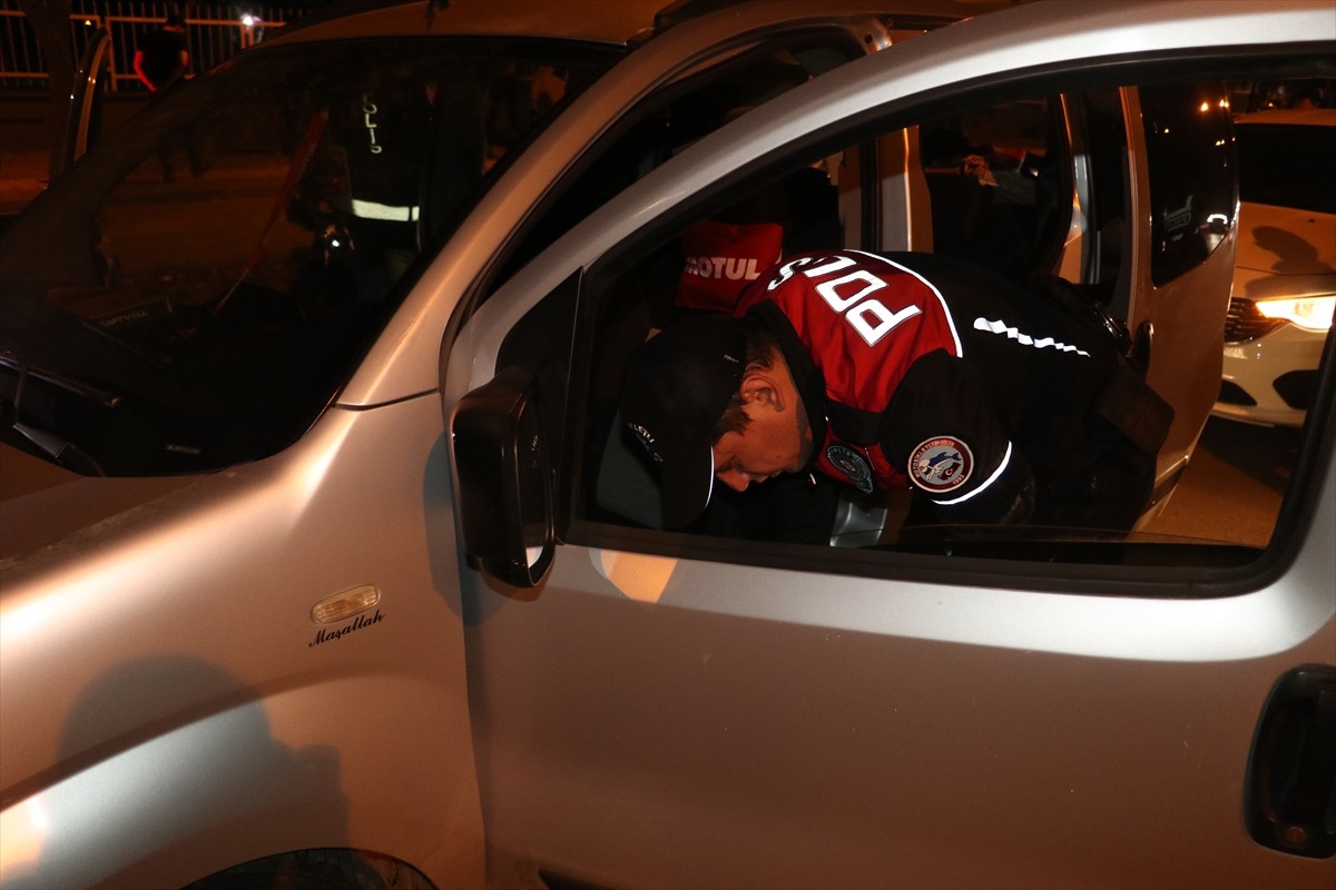 Adana'da polis ekiplerince helikopter destekli "huzur ve güven" uygulaması yapıldı. Ekipler...