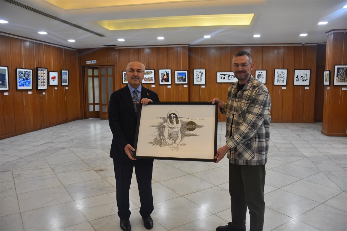 Adana Valisi Yavuz Selim Köşger, "Türkiye Kültür Yolu Festivali" kapsamında açılan ve 15...