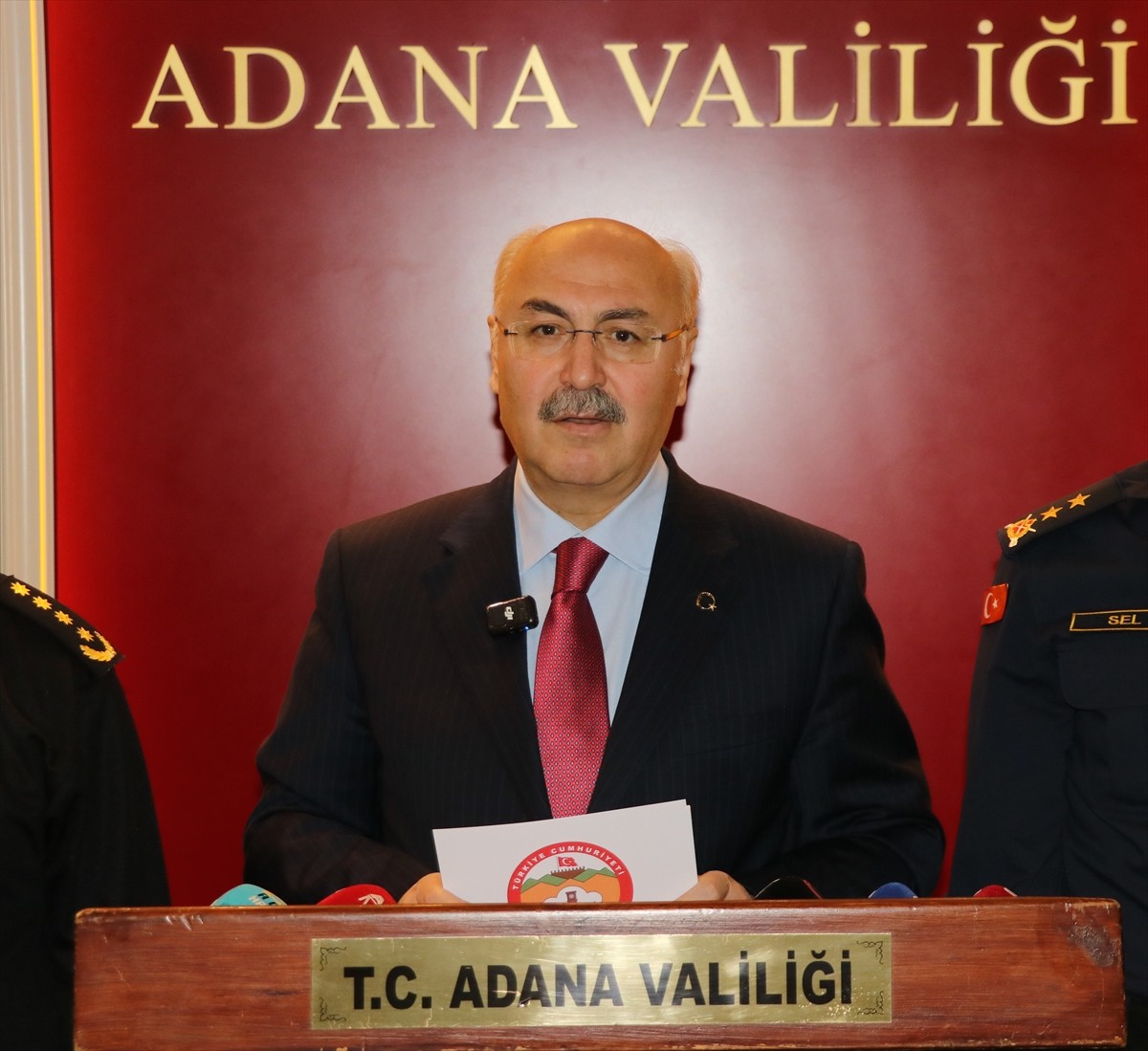 Adana Valisi Yavuz Selim Köşger, Valilikte düzenlenen "Asayiş ve Güvenlik Değerlendirme...