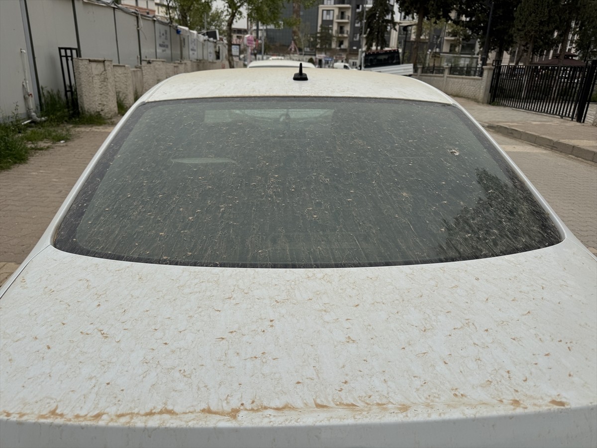 Adıyaman'da toz taşınımı hayatı olumsuz etkiliyor. Toz taşınımı dronla havadan...