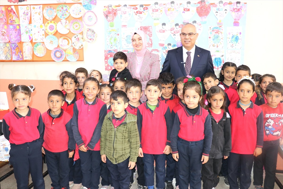 Ağrı Valisi Mustafa Koç, çeşitli nedenlerden dolayı eğitimden geri kalan 2 bin 129 öğrencinin...