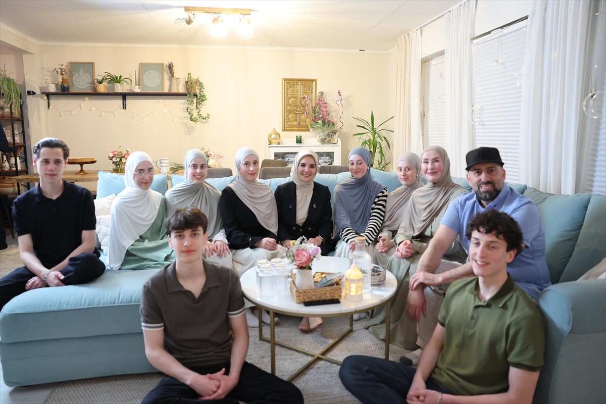 Aile ve Sosyal Hizmetler Bakanı Mahinur Özdemir Göktaş, Almanya'nın başkenti Berlin'de yaşayan ve...