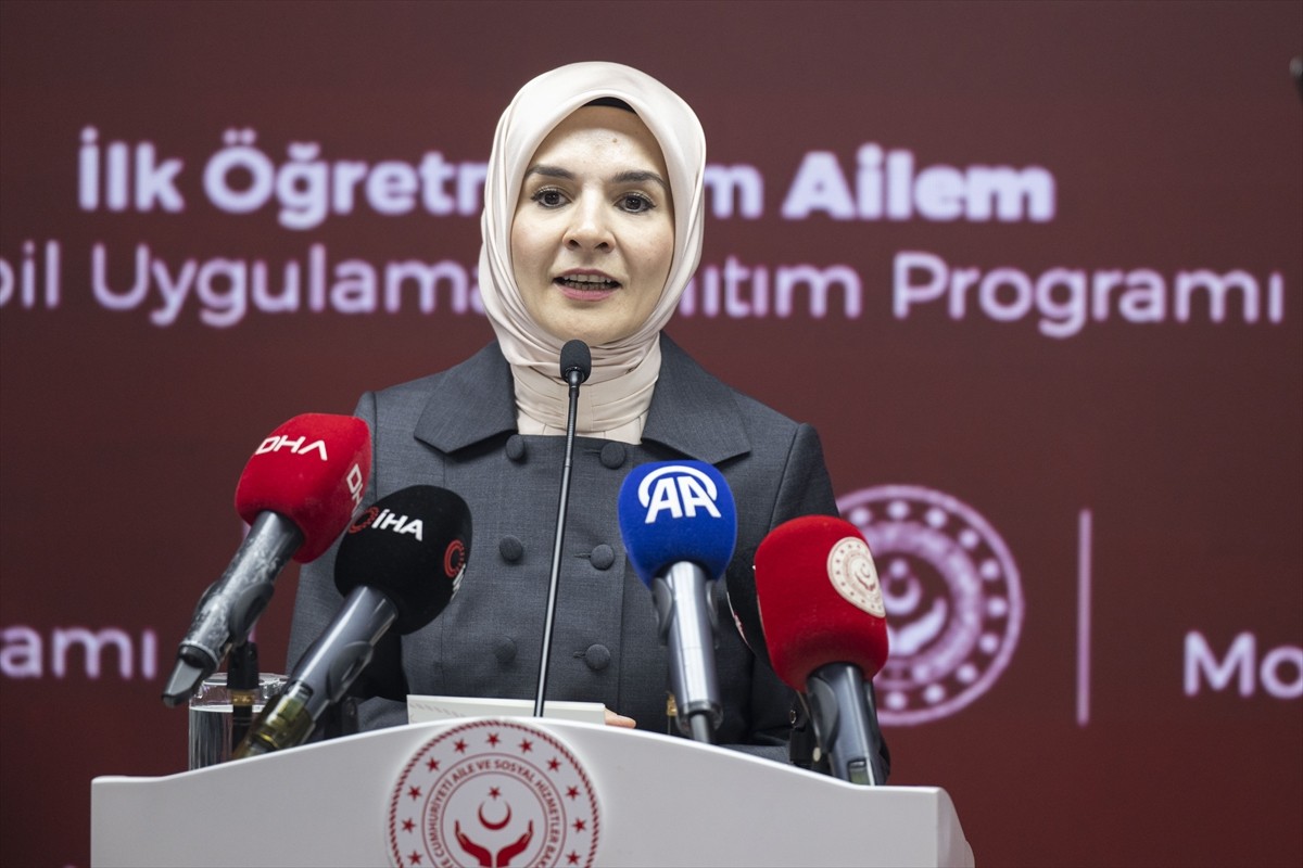 Aile ve Sosyal Hizmetler Bakanı Mahinur Özdemir Göktaş, Ankara’da düzenlenen "İlk Öğretmenim Ailem...