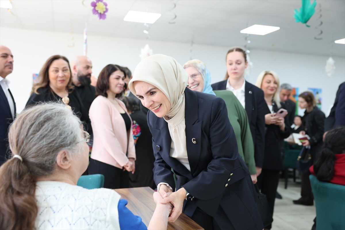 Aile ve Sosyal Hizmetler Bakanı Mahinur Özdemir Göktaş, Küresel Engellilik Zirvesi'ne katılmak...