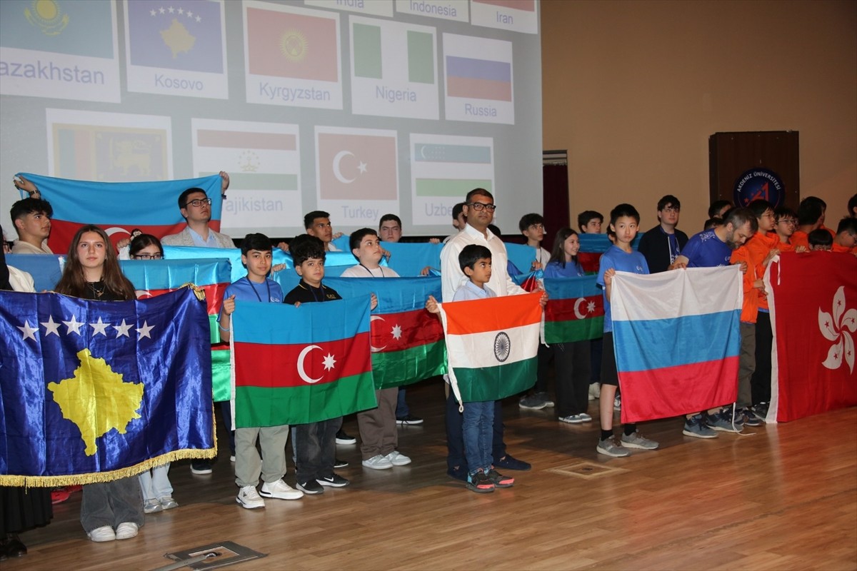 Akdeniz Üniversitesince bu yıl 29'uncusu düzenlenen Ulusal Antalya Matematik Olimpiyatları, 20...