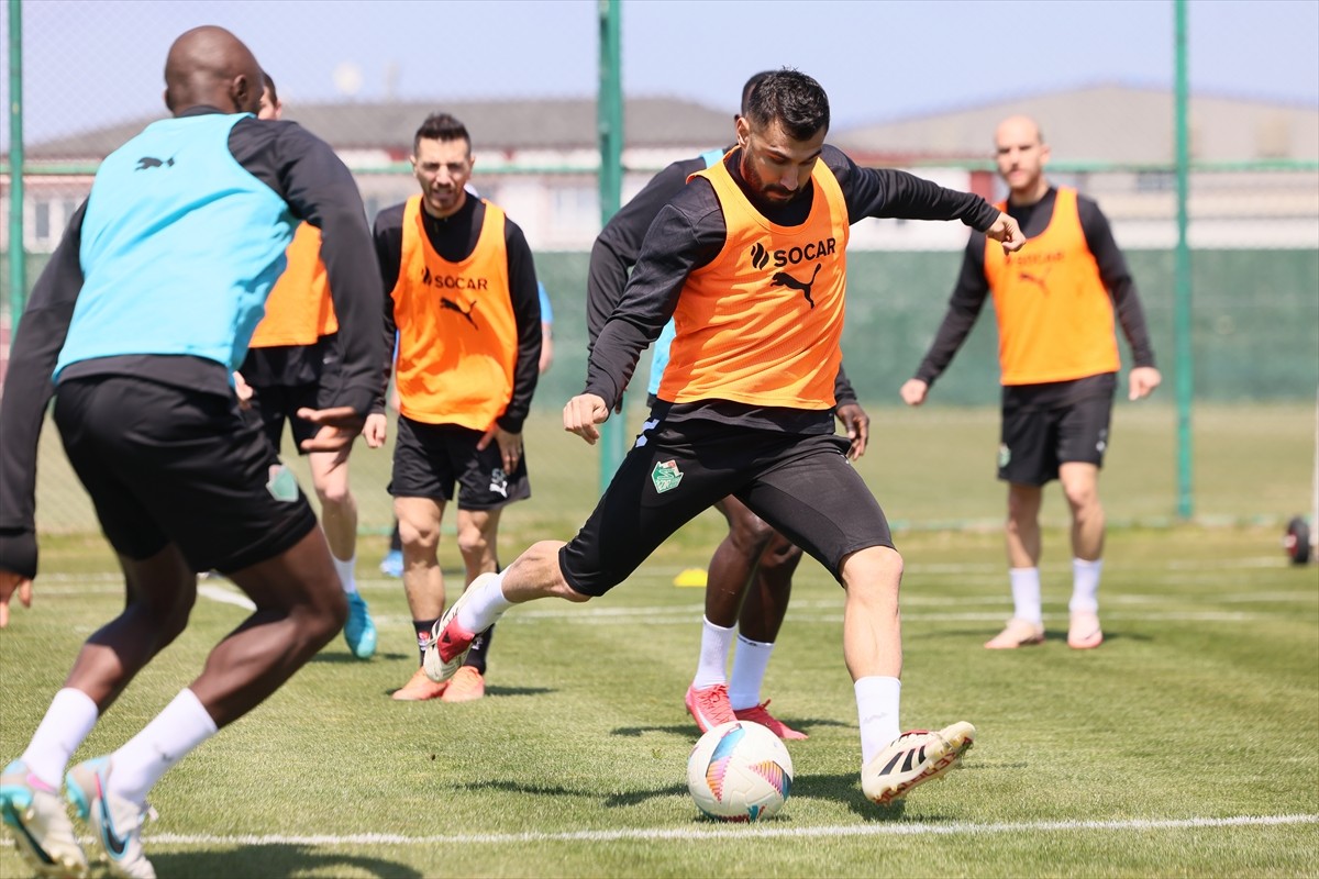 Alagöz Holding Iğdır FK, Trendyol 1. Lig'in 34. haftasında deplasmanda Teksüt Bandırmaspor ile...