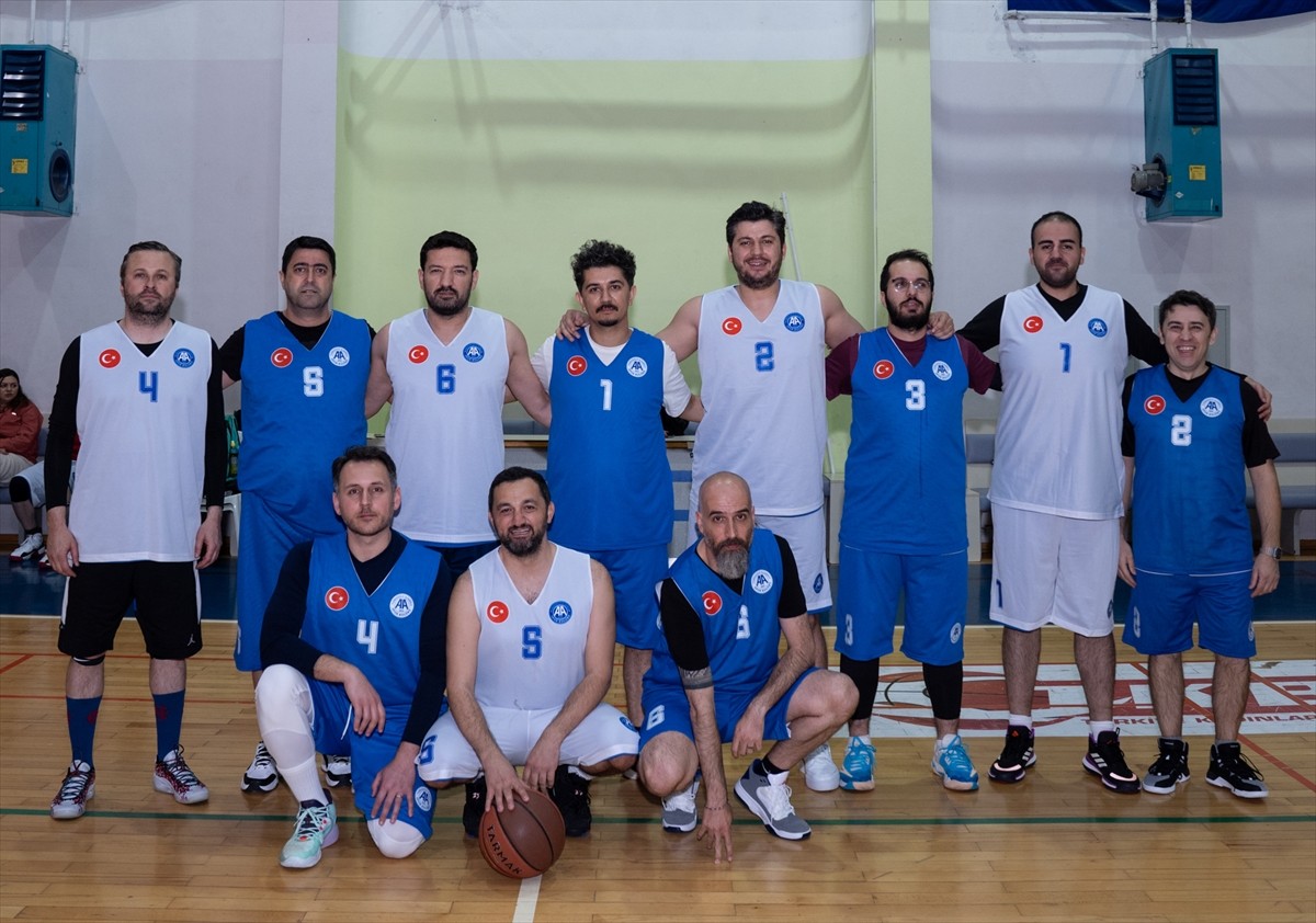 Anadolu Ajansı (AA) tarafından çalışanların yoğun iş temposuna kısa bir mola vererek hem takım...