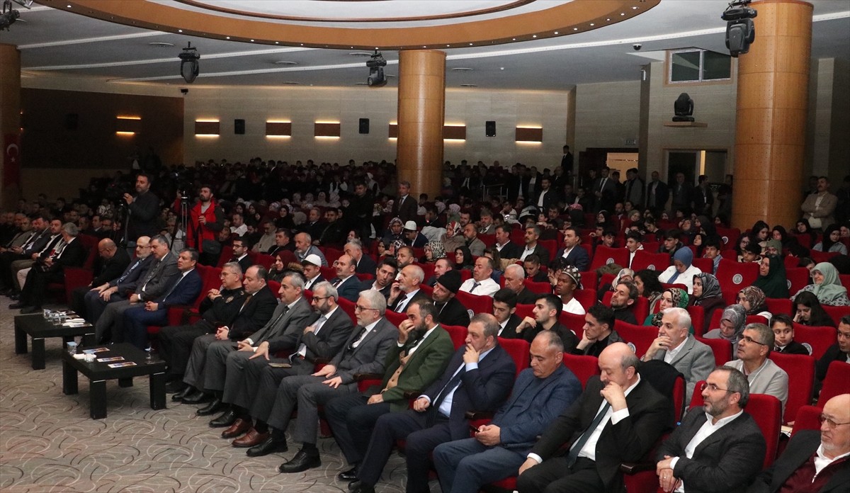 Anadolu İmam Hatip liseleri ve ortaokulları arasında düzenlenen "Genç Muhafızlar Hafızlık...