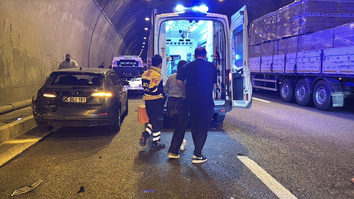 Anadolu Otoyolu'nun Bolu kesiminde, Ramazan Bayramı tatilinden dönenler yoğunluğa neden oldu....