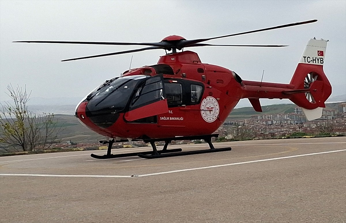Ankara'nın Beypazarı ilçesinde kalp krizi geçiren hasta, ambulans helikopterle Ankara Şehir...