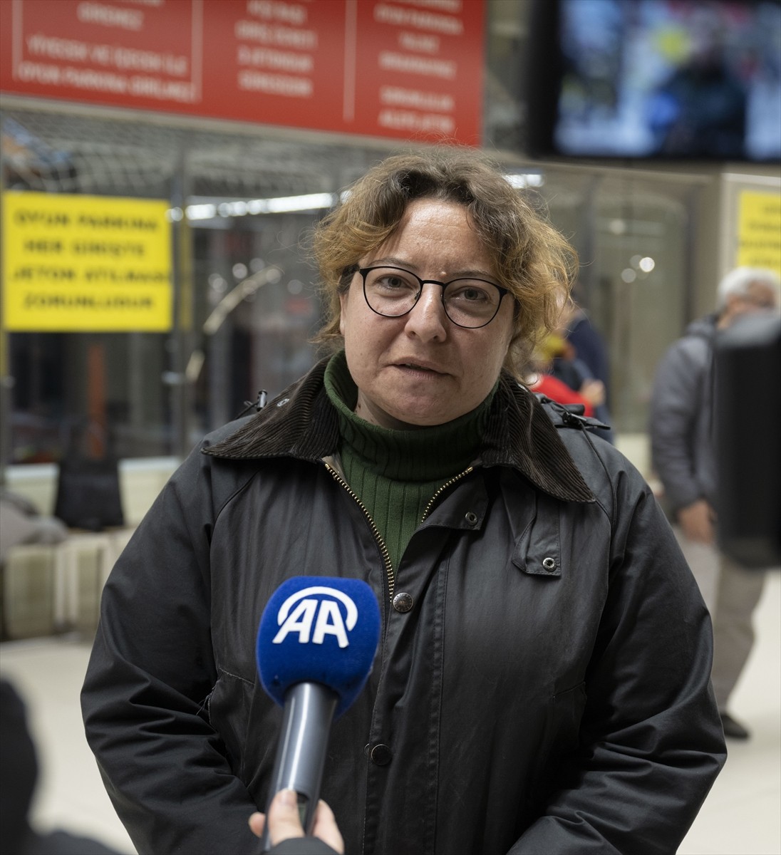 Ankara'nın Etimesgut ilçesinde öğretmeniyle bir alışveriş merkezindeki oyun alanına giden 7...