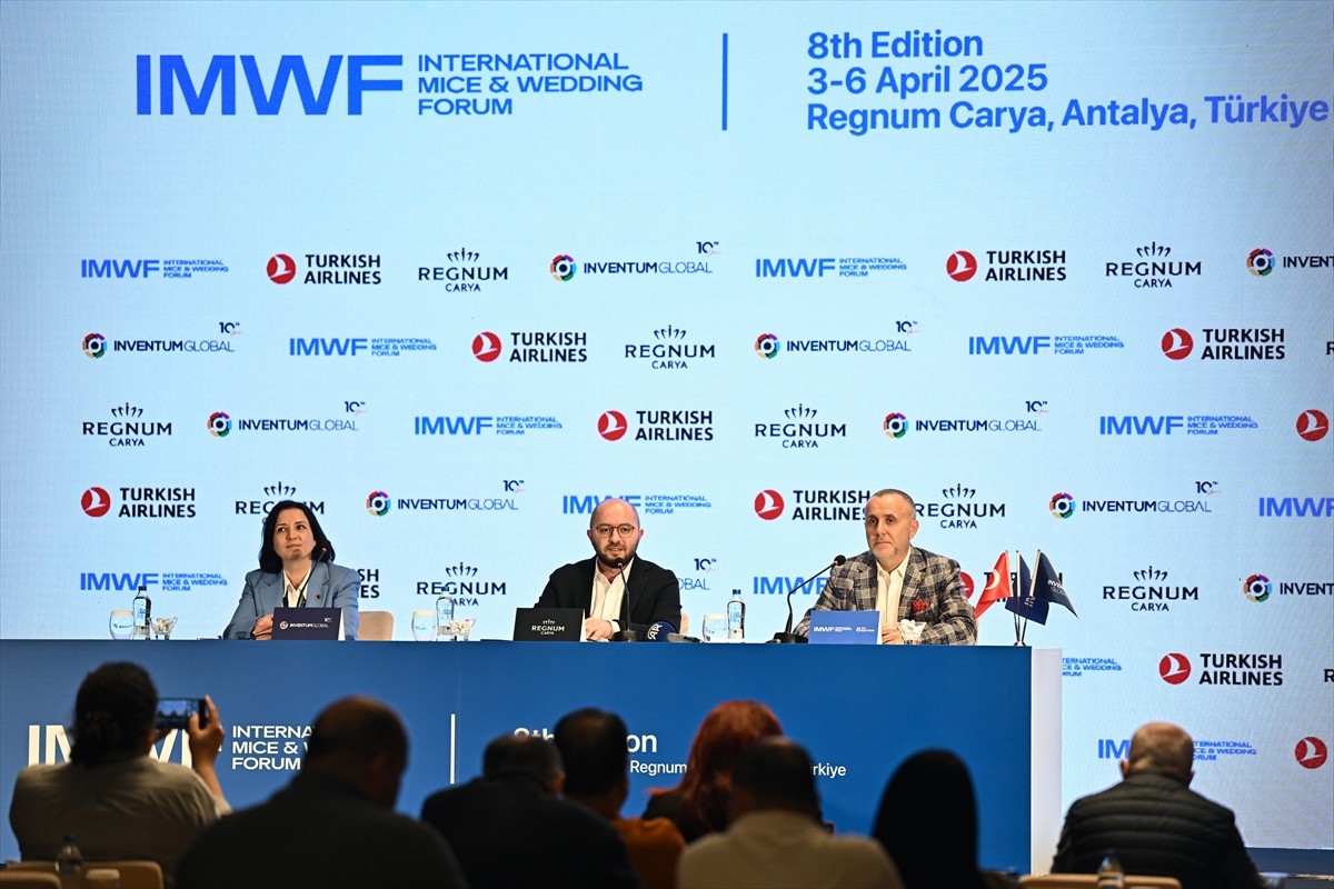 Antalya'da bu yıl 8'incisi düzenlenen Uluslararası Düğün, Kongre, Toplantı Turizmi Forumu...