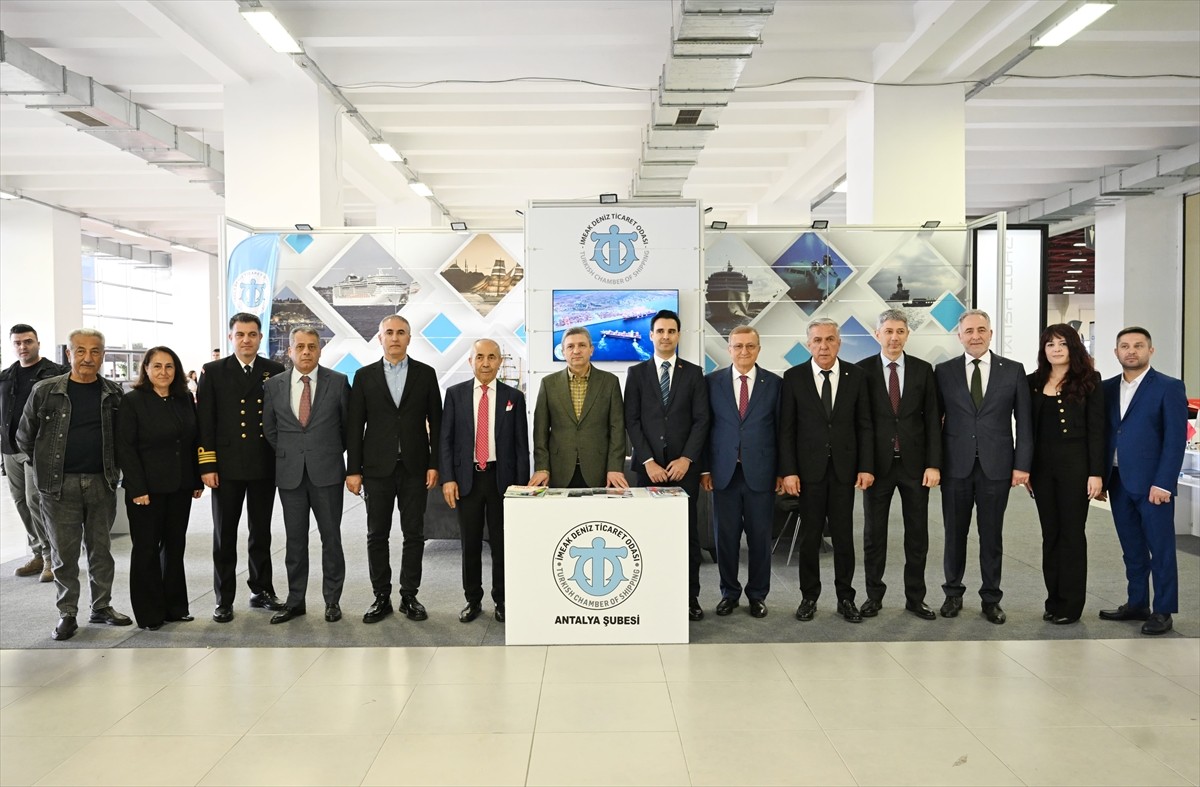 Antalya'da, dünya denizcilik sektörünün en büyük yat fuarlarından olan "Yacht Life Boat Show 2025"...