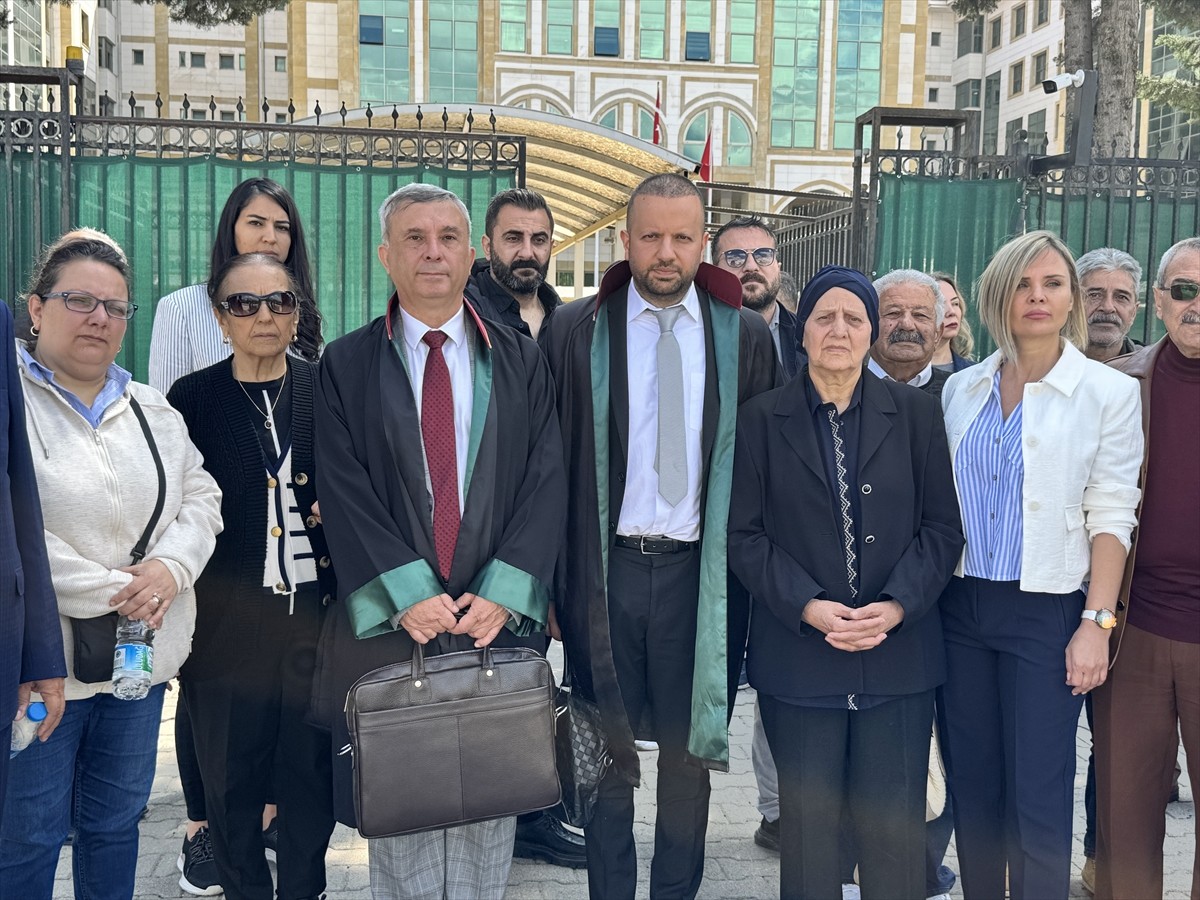 Antalya'da otomobiliyle çarptığı emekli öğretmenin ölümüne neden olan sürücü, hakim karşısına...