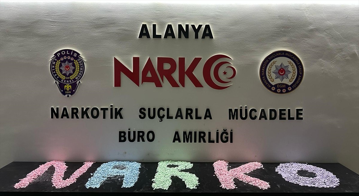 Antalya'da uyuşturucu ticareti yaptıkları iddiasıyla gözaltına alınan 37 şüpheliden 20'si...