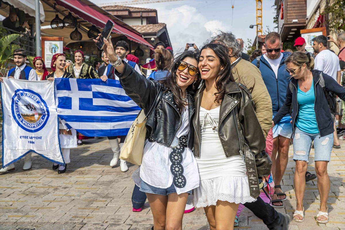 Antalya'nın Manavgat ilçesinde düzenlenen Uluslararası Manavgat "Girit'ten Side'ye Kültür ve...