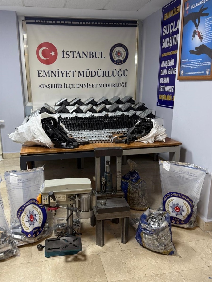 Ataşehir'de, silah ticareti yaptığı iddiasıyla gözaltına alınan şüpheli tutuklandı. Şüphelinin...