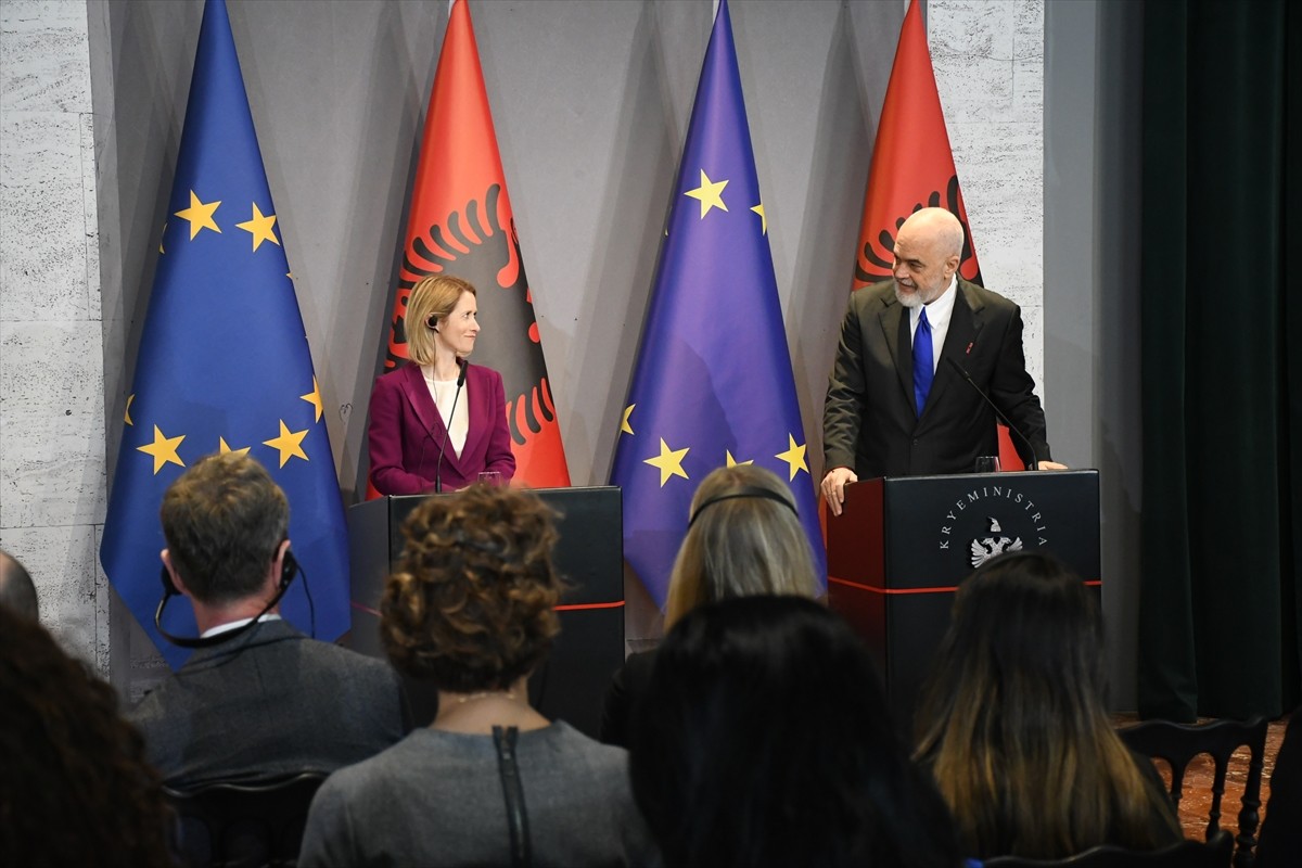 Avrupa Birliği (AB) Dış İlişkiler ve Güvenlik Politikası Yüksek Temsilcisi Kaja Kallas (solda)...