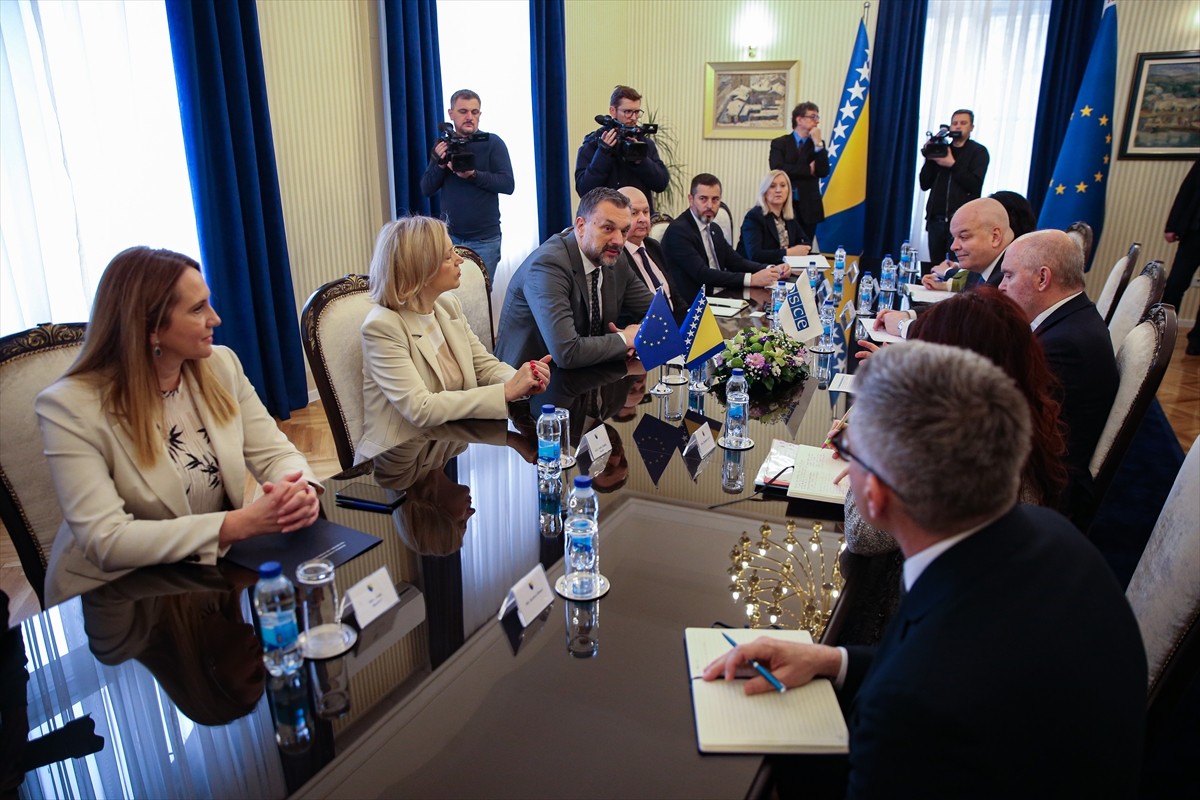 Avrupa Güvenlik ve İşbirliği Teşkilatı (AGİT) Genel Sekreteri Feridun Sinirlioğlu (sağ 3), resmi...