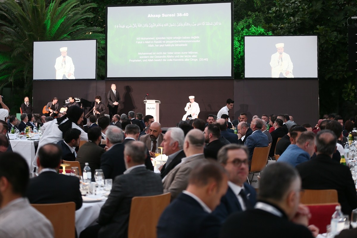 Avusturya'nın başkenti Viyana'da, Avrupa'nın birçok ülkesinden Müstakil Sanayici ve İşadamları...