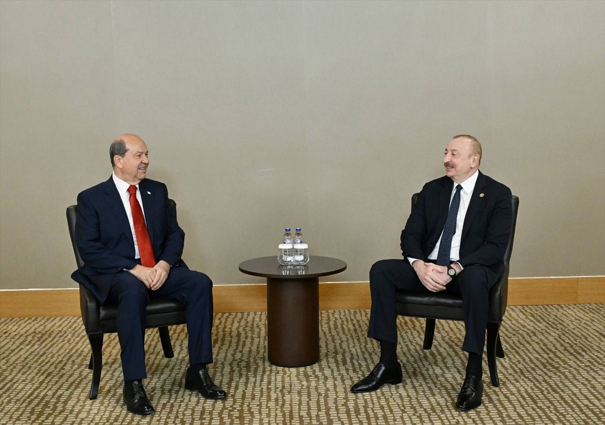 Azerbaycan Cumhurbaşkanı İlham Aliyev (sağda) ile Kuzey Kıbrıs Türk Cumhuriyeti (KKTC)...