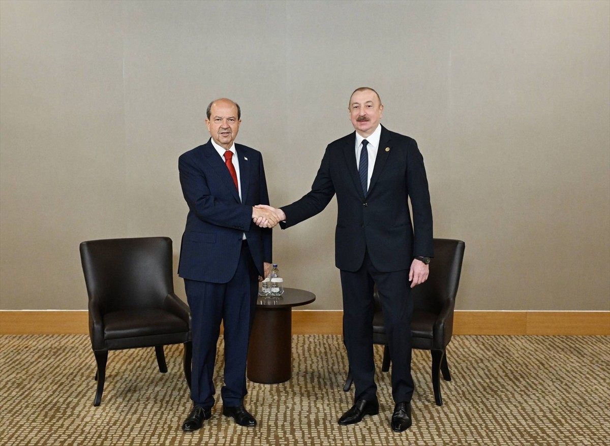 Azerbaycan Cumhurbaşkanı İlham Aliyev (sağda) ile Kuzey Kıbrıs Türk Cumhuriyeti (KKTC)...