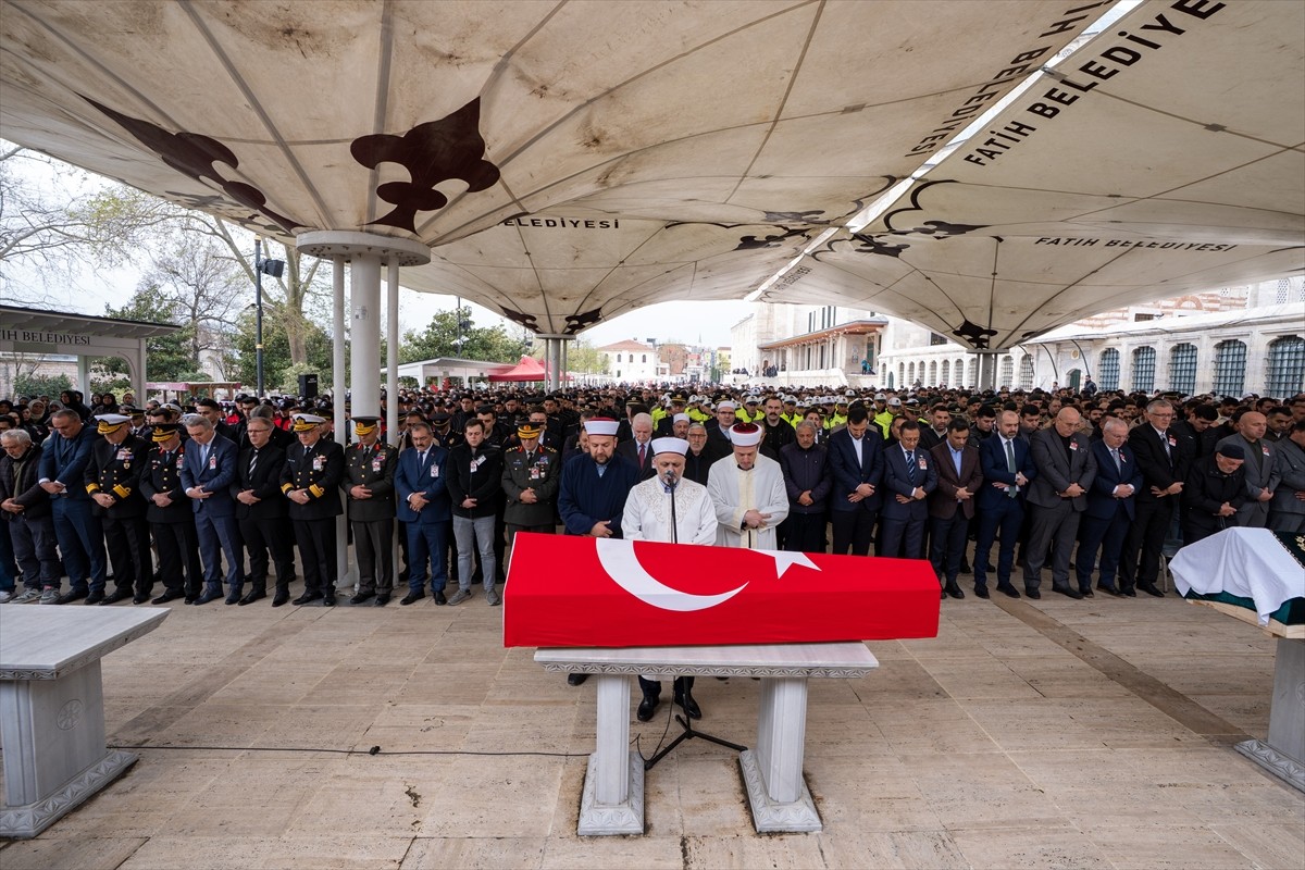 Bağcılar'da kimlik kontrolü yapmak isteyen bekçilere yönelik silahlı saldırıda yaralanan ve tedavi...
