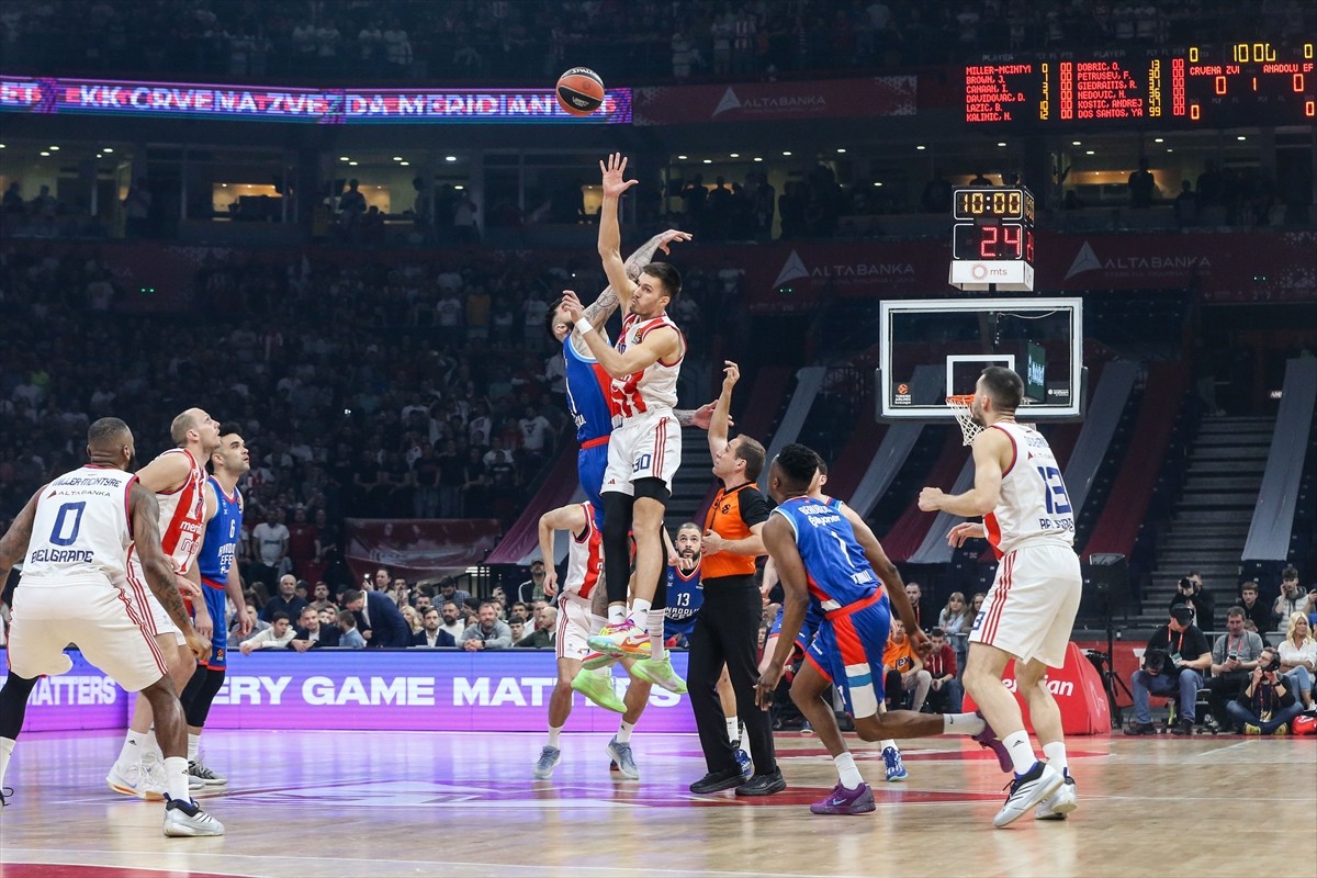 Basketbol THY Avrupa Ligi'nin 33. haftasında Anadolu Efes, Sırbistan'ın Kızılyıldız ekibiyle...