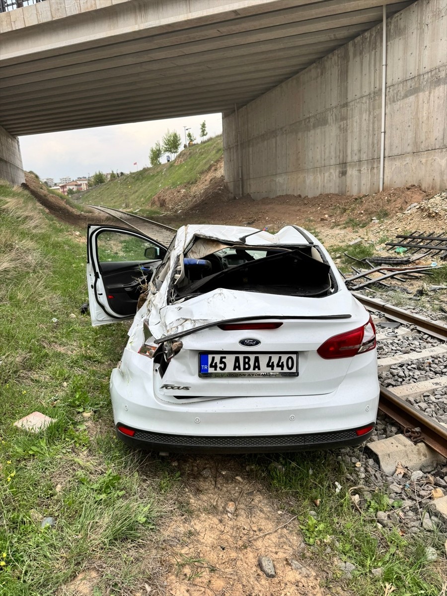 Batman'da köprüden düşen otomobildeki 3 kişi yaralandı.