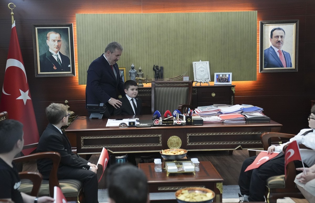 BBP Genel Başkanı Mustafa Destici, 23 Nisan Ulusal Egemenlik ve Çocuk Bayramı dolayısıyla...