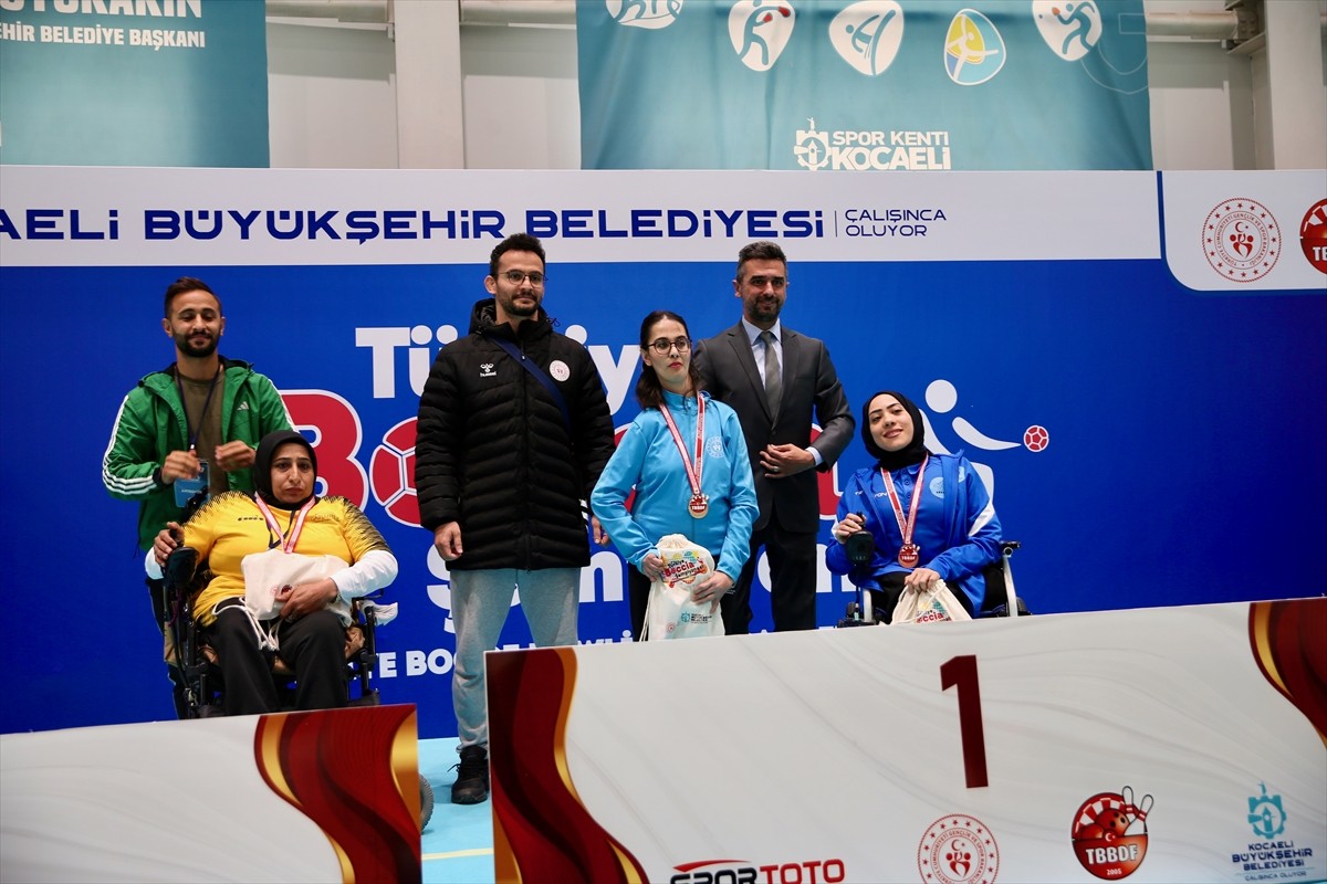 Bedensel engelli 133 sporcunun katılımıyla Kocaeli'de düzenlenen Türkiye Boccia Şampiyonası sona...