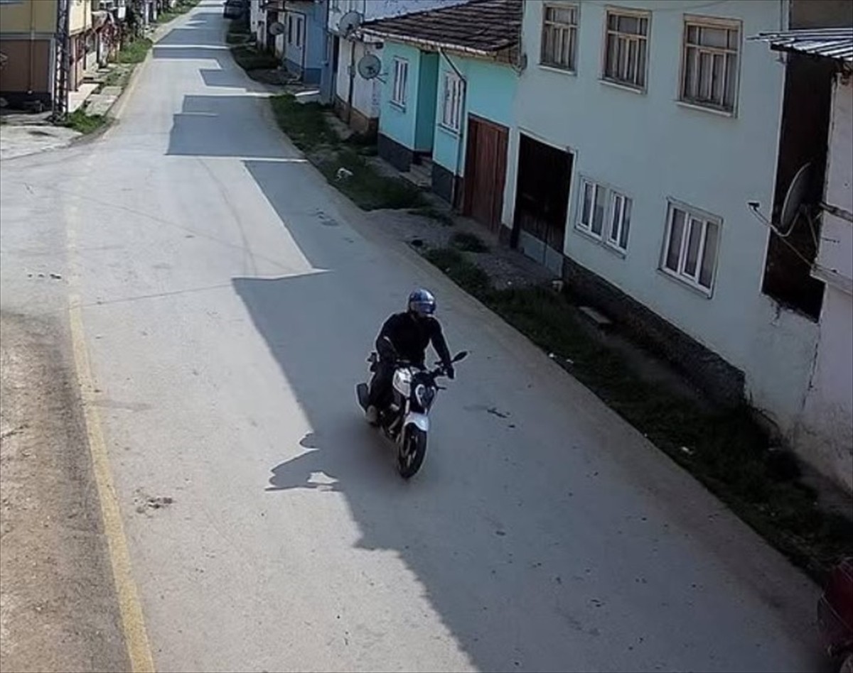 Bilecik'in Pazaryeri ilçesinde telefonla aradığı kadına kendini polis olarak tanıtıp...