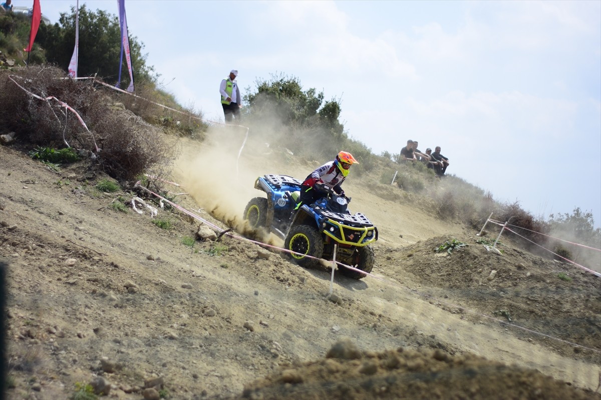 Bilecik'te, Türkiye Enduro ve ATV Şampiyonası'nın açılış ayağının ikinci gününde yarışmacılar 26...