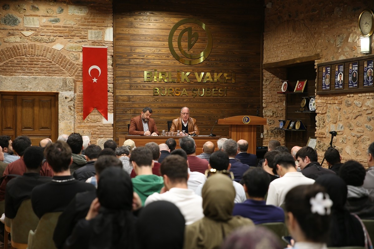 Birlik Vakfı Bursa Şubesi, "İsmail Hakkı Bursevi'yi anlamak" konulu konferans organize...