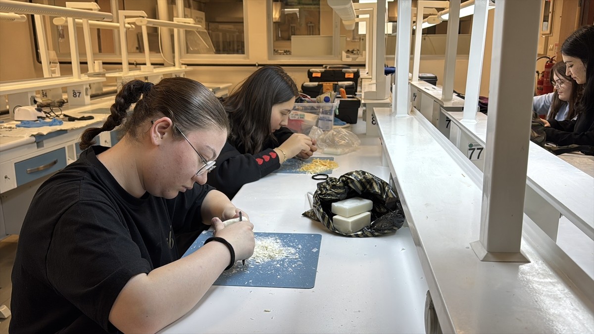 Bolu'da lise son sınıf öğrencileri, üniversite ortamını yerinde görme imkanı buluyor. İl Milli...