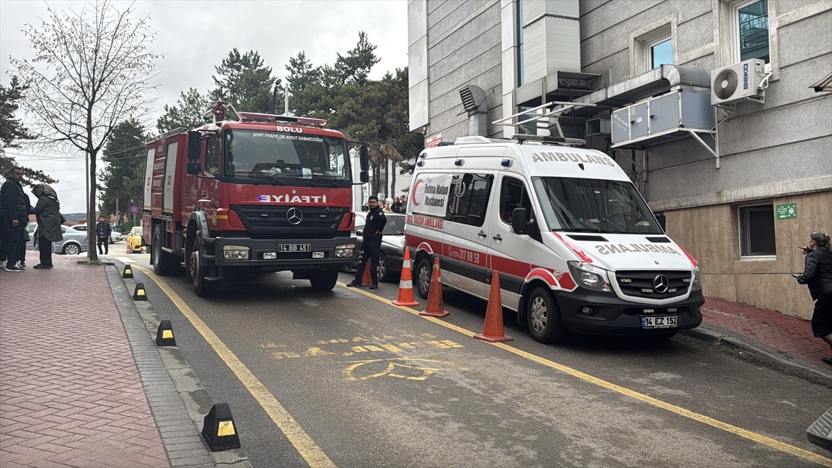 Bolu'da özel hastanede meydana gelen güç kaynağı patlaması sonucu çıkan yangın...