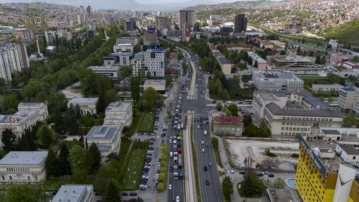 Bosna Hersek'in başkenti Saraybosna'da 543 tır şoförü, bürokratik işlemlerin dijitalleştirilmesi...
