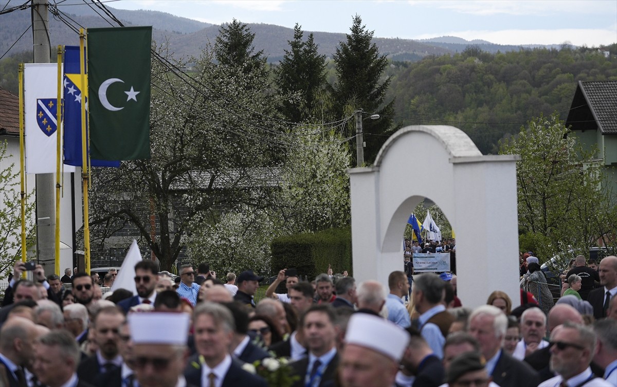 Bosna Hersek'in Vitez şehri yakınında bulunan Ahmiçi köyünde 16 Nisan 1993'te Hırvat Savunma...