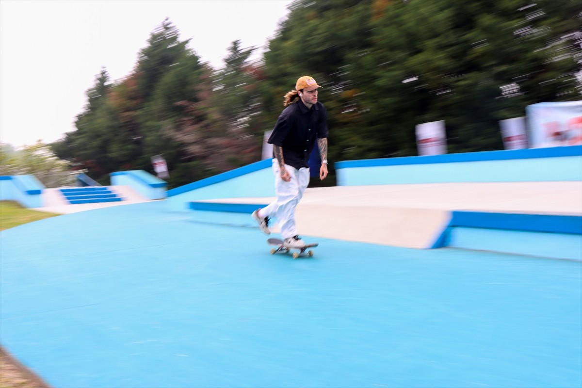 Bursa'da, Kadıköy'de bıçaklanarak öldürülen 15 yaşındaki Mattia Ahmet Minguzzi anısına kaykay...