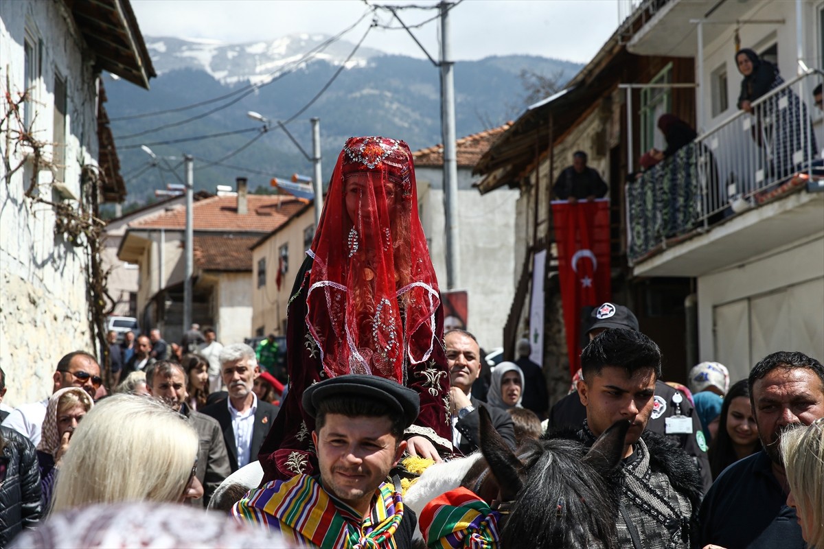 Bursa'nın fethinin 699'uncu yıl dönümü dolayısıyla bu yıl 20'incisi düzenlenen Osman Gazi'yi Anma...