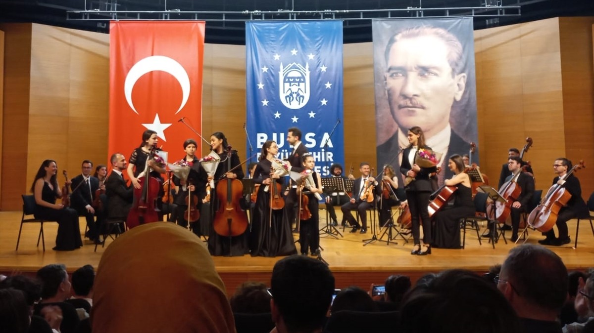 Bursa Oda Orkestrası tarafından "Ulusal Egemenlik ve Çocuk Bayramı" konseri düzenlendi.