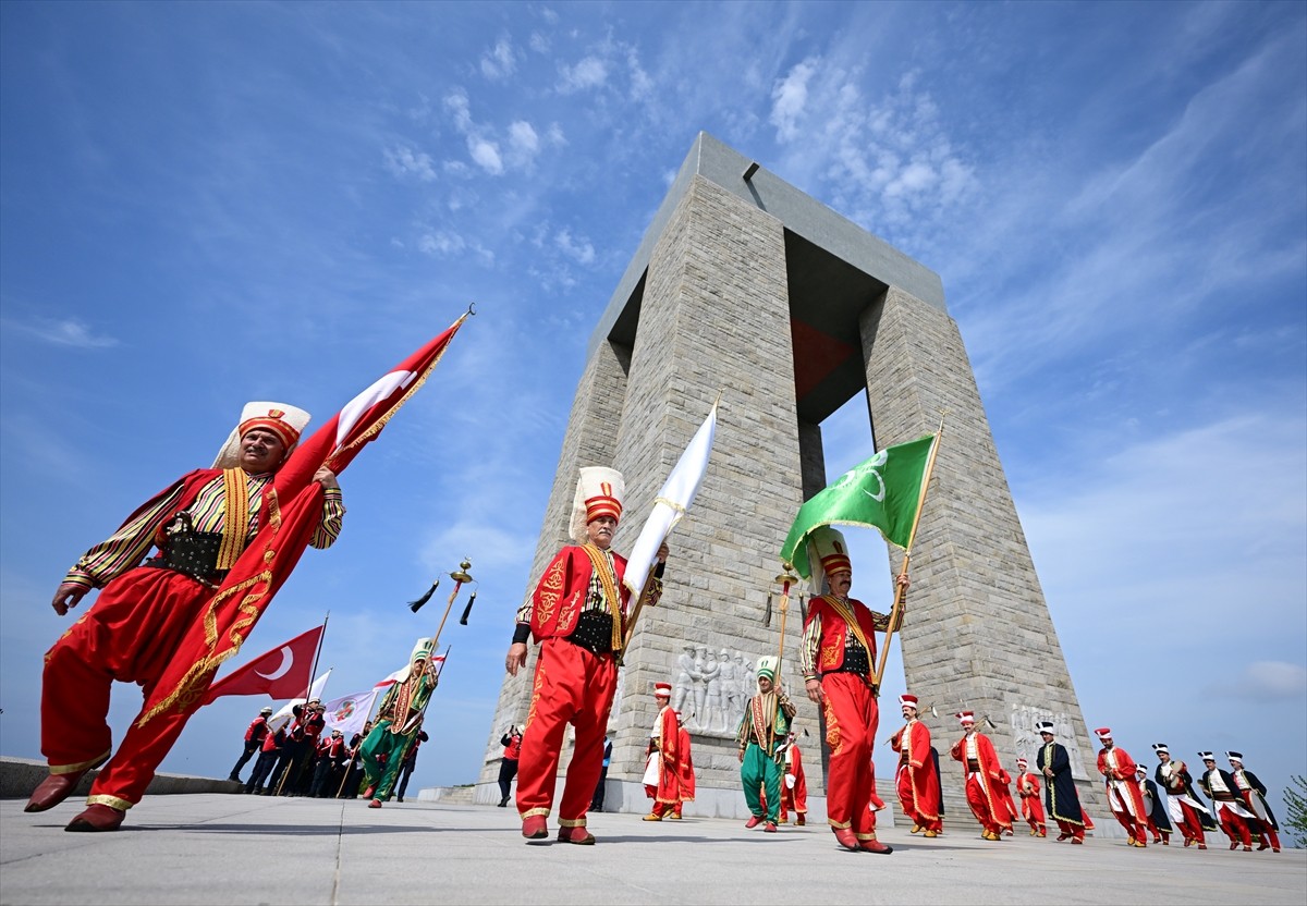 Çanakkale Kara Savaşları'nın 110'uncu yılı dolayısıyla Türkiye'nin yanı sıra çok sayıda ülke...
